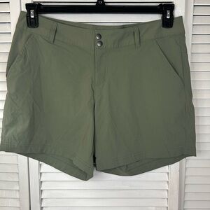 Columbia Women’s Stretch Olive Green Active Shorts Size 14